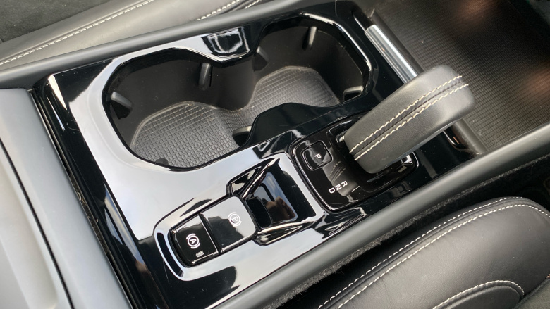 Volvo Xc40 2.0 B4P R DESIGN 5dr Auto Petrol Estate